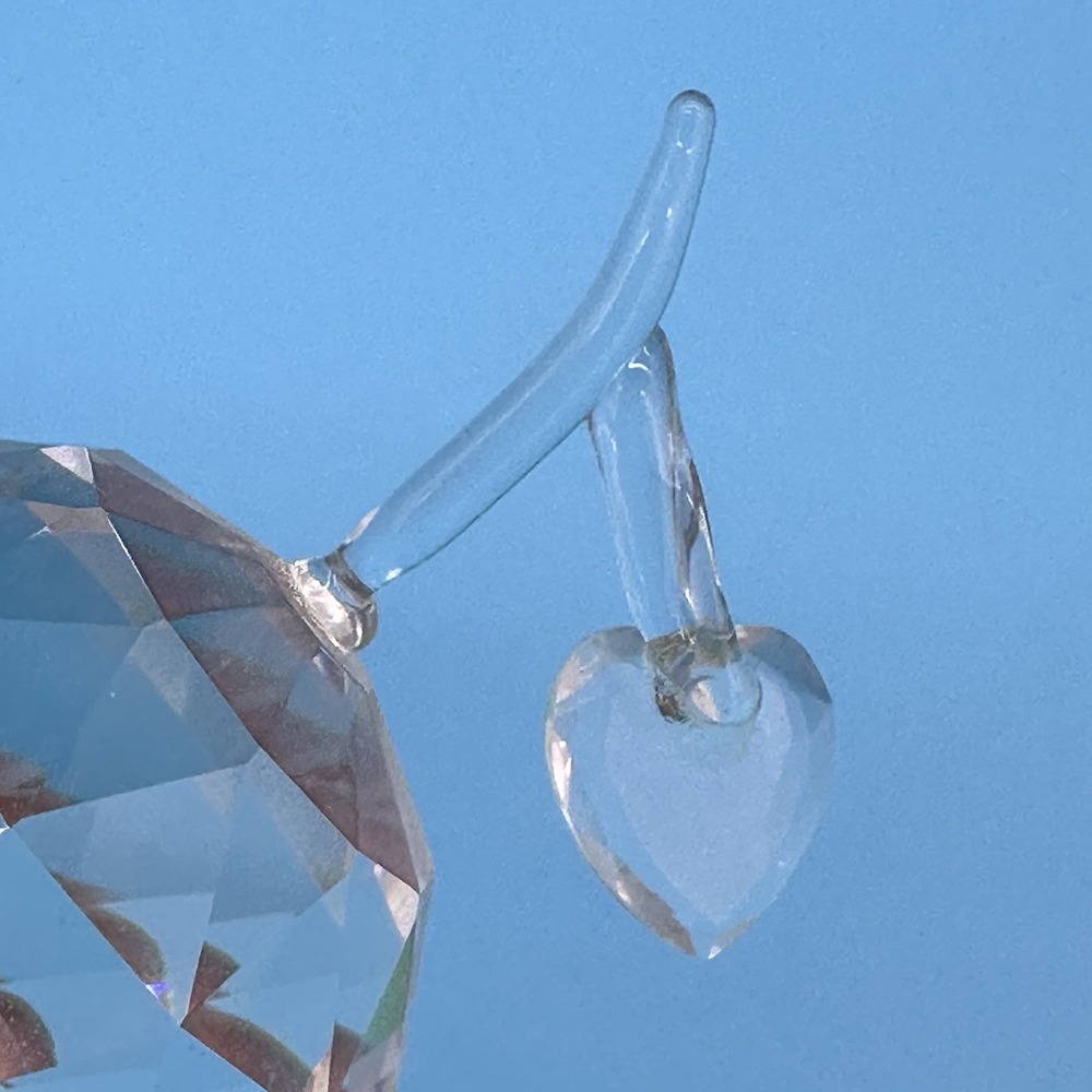 Faceted Clear Crystal Apple Figurine with Heart Shaped Leaf Glass Art Decor - Picture 5 of 7